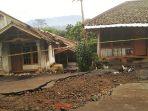 tanah-bergerak-di-kampung-gunungbatu-desa-kertaangsana.jpg