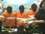 tanah-ganja-di-dalam-rumah_20150309_184706.jpg
