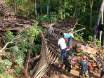 tanah-longsor_20141212_234344.jpg