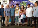 tang-jiasheng-turis-pertama-masuk-batam-2019.jpg