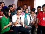tanggapan-ayah-dan-suami-mirna-usai-vonis-20-tahun-jessica_20161028_105717.jpg