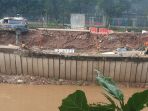 tanggul-kali-banjir-kanal-barat-longsong_20200227_060359.jpg