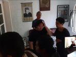 tangis-dewi-irawan-pecah.jpg