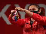 tangis-haru-diaz-hidilyn-persembahkan-medali-emas-bagi-filipina-di-olimpiade-tokyo.jpg