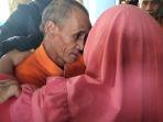 Istri Menangis Histeris Dipelukan Wowon, Pelaku Pembunuhan Berantai: Tobat Pak, Tobat