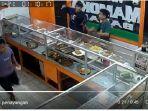 tangkap-layar-aksi-begal-di-warteg-terekam-kamera-cctv.jpg