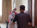 tangkap-layar-video-pria-aniaya-perawat-di-sebuah-rs-di-palembang.jpg