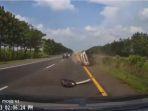 tangkapan-layar-kecelakaan-di-ruas-jalan-tol-cipali.jpg