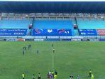 tangkapan-layar-live-streaming-ppsm-sakti-magelang-menarik-pemainnya-dari-lapangan.jpg