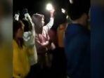 tangkapan-layar-pengunjung-savana-propok-yang-menimbulkan-kegaduhan.jpg