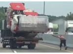tangkapan-layar-unggahan-video-sebuah-truk78.jpg