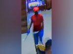 tangkapan-layar-video-cctv-enam-orang-pelaku-saat-melancarkan-aksinya.jpg
