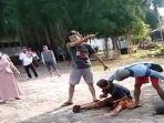tangkapan-layar-video-viral-aksi-persekusi-di-desa-sumur.jpg