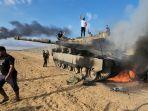 tank-merkava-israel-tampak-hangus-dibakar-saat-serangan-banjir-al-aqsa.jpg