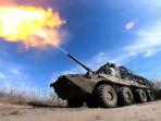 tank-rusia-menggempur-posisi-tentara-ukraina-di-garis-depan-donetsk.jpg