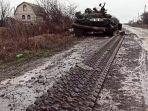 tank-tentara-ukraina-yang-hancur-di-pemukiman-gnutovo-di-luar-mariupol.jpg