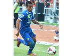 tantan-striker-persib-bandung_20141113_045801.jpg