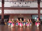 tari-golek-sarung-dayung_20160428_161615.jpg