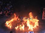 tari-kecak-di-pura-luhur-uluwatu_20160326_173805.jpg