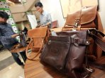tas-dan-dompet-kulit-sukaregang-garut-tembus-pasar-malaysia_20160328_121936.jpg