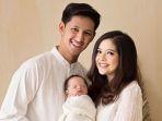 tasya-kamila-bersama-suami-dan-putranya.jpg