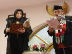 taufiq-ismail-membacakan-karyanya-di-konjen-ri-istanbul-pada-peluncuran-buku-puisi-toz-ustunde-toz.jpg