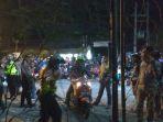 tawuran-antara-suporter-persik-kediri-vs-psim-jogja.jpg
