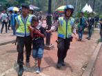 tawuran-bobotoh-jakmania-ditangkap-polisi_20151018_120639.jpg<pf>seorang-anggota-jakmania-persib-viking-ditangkap-polisi_20151018_120740.jpg<pf>viking-persib-dan-jakmania-ditangkap-polisi_20151018_120833.jpg