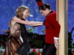 taylor-swift-tampil-di-american-music-award_20141125_102554.jpg