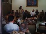 tejaningsih-istri-komjen-pol-badrodin-haiti_20150415_185344.jpg