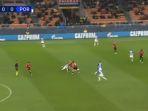 tekel-pemain-fc-porto-marko-grujic-saat-berduel-melawan-pemain-ac-milan-ismael-bennacer.jpg