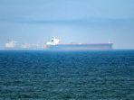 teluk-oman-kapal-tanker-minyak-november-2022.jpg