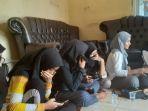 teman-sekolah-melayat-ke-rum.jpg