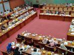 tenaga-honorer-mengadu-ke-komisi-x.jpg