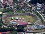 tenda-korban-gempa-masih-padati-stadion-manakarra-mamuju_20210127_102445.jpg