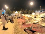 tenda-roboh-di-arafah_20150923_105234.jpg