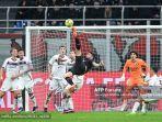 tendangan-giroud-gagal.jpg