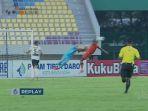 tendangan-kungfu-paulo-henrique.jpg