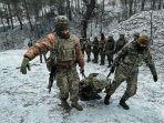 tentara-Ukraina-latihan-evakuasi-23r2923r32.jpg