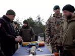tentara-inggris-dan-ukraina-setelah-latihan-tank-challenger-2-8hio.jpg