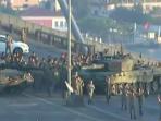 tentara-turki-pro-kudete-menyerah_20160716_124554.jpg