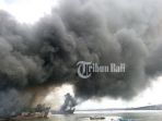 terbakar-di-pelabuhan-benoa-kapal-terbakar_20180711_102423.jpg