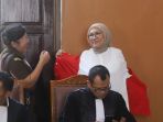 terbukti-sebarkan-hoaks-ratna-sarumpaet-divonis-2-tahun-penjara_20190711_184525.jpg