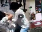 terciduk-istri-sah-bersama-suaminya-di-kamar-kos-pelakor-malah-ngamuk-jambak-dan-cakar-penggerebek_20180425_124431.jpg
