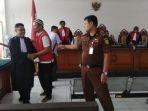 terdakwa-ace-setiawan-usai-divonis-20-tahun-pidana-penjara-22.jpg