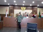 terdakwa-plt-sestama-bakamla-eko-susilo-hadi-divonis_20170717_122600.jpg