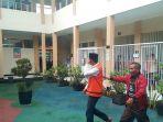 terdakwa-we-digiring-petugas-untuk-menjalani-persidangan-di-pengadilan-negeri-garut.jpg