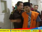 terdakwa-yogi-19-pelaku-pembunuhan-sopir-taksi-online-yang-tertund_20180925_190035.jpg