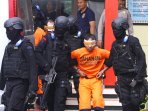 terduga-teroris-dipindahkan-ke-jakarta_20160222_232711.jpg
