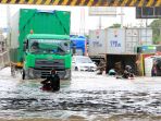 terendam-banjir-jalur-pantura-lumpuh_20210225_131754.jpg